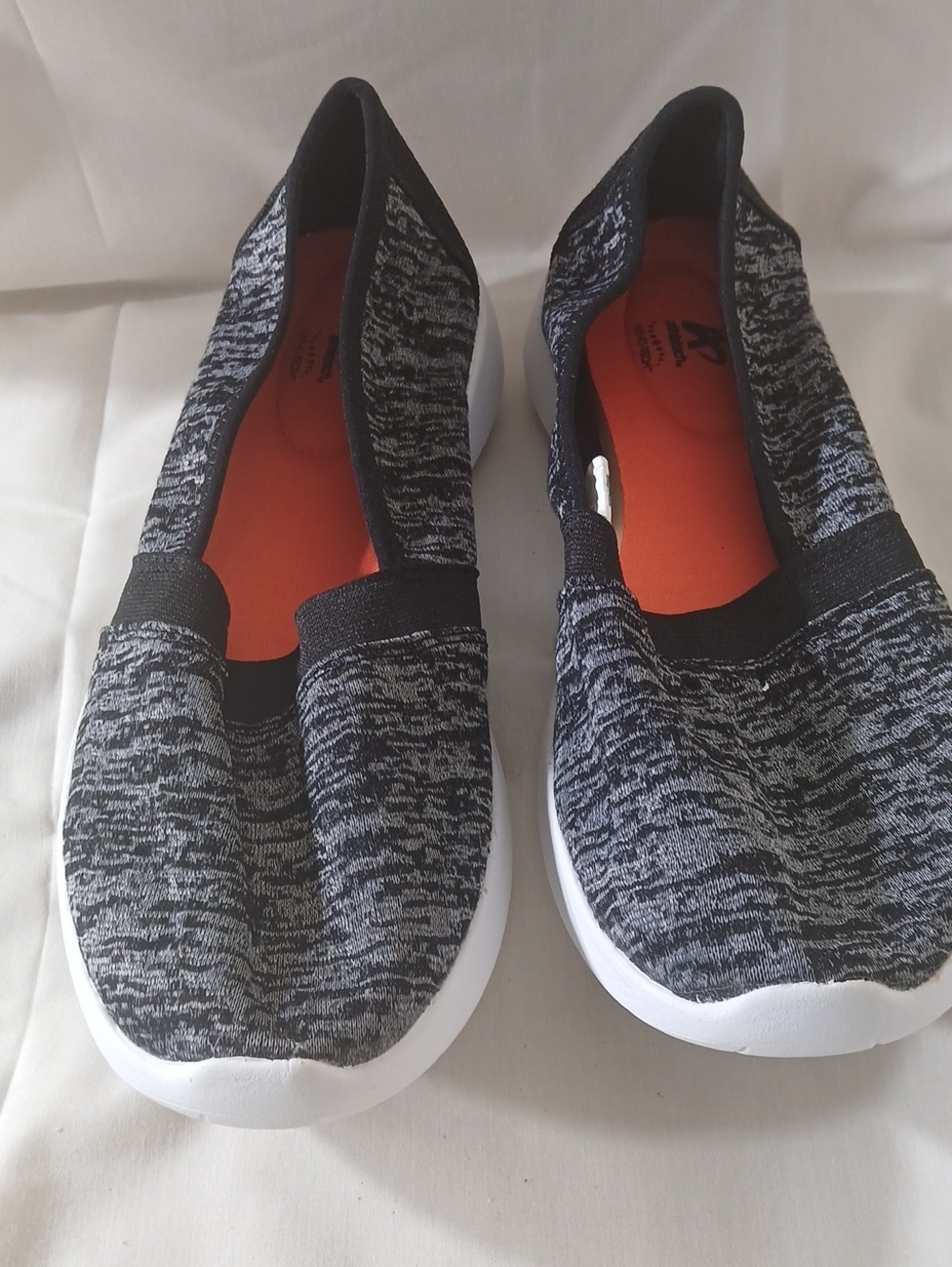 Woman Slip-On Knit Sneakers in Black and White with Orange Insole Size 9 M